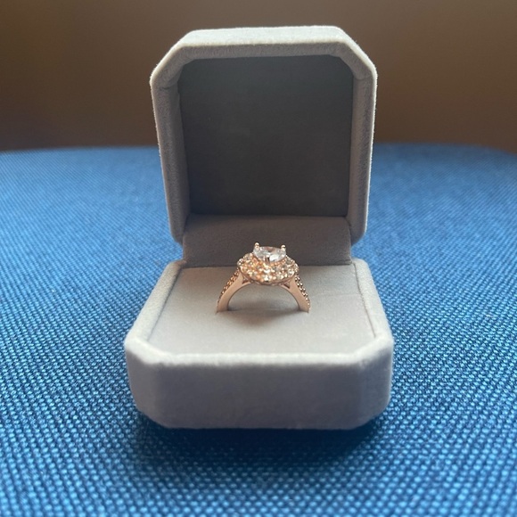 Designer Heart Shaped Rose Gold Ring - Picture 2 of 2